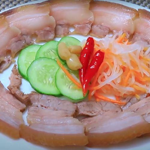 Ba rọi ngâm nước mắm dùng kèm cơm, bánh chưng hoặc bánh tét