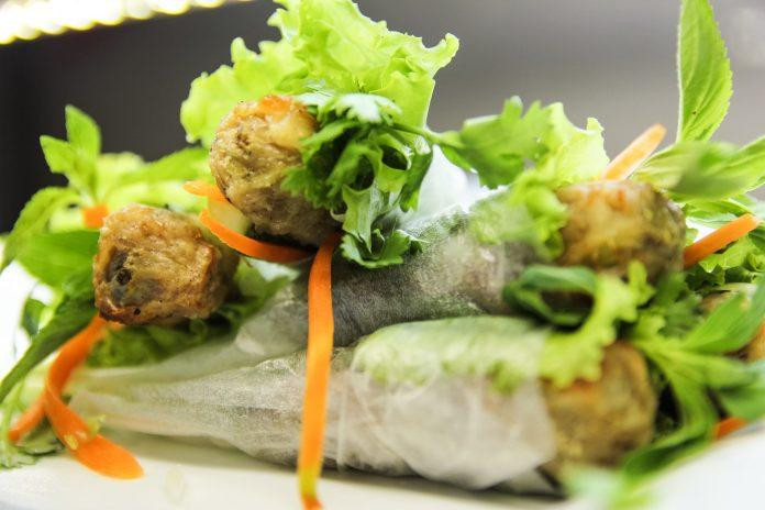 Bánh khoái vàng giòn tại Hồng Mai