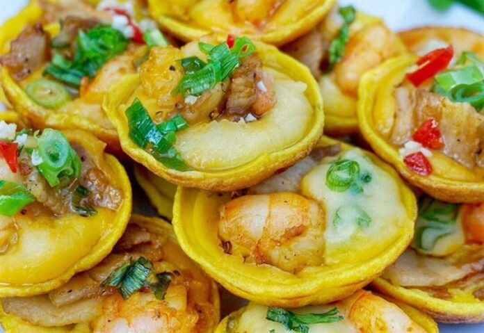Bánh khọt nhỏ xinh, vàng thơm giòn rụm