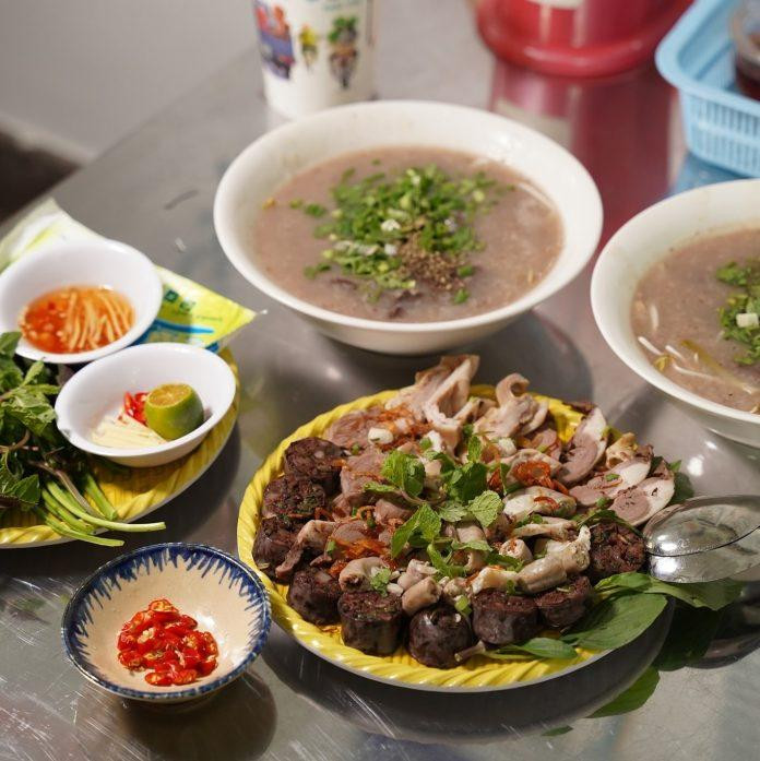 Bát cháo lòng đậm chất Việt Nam.