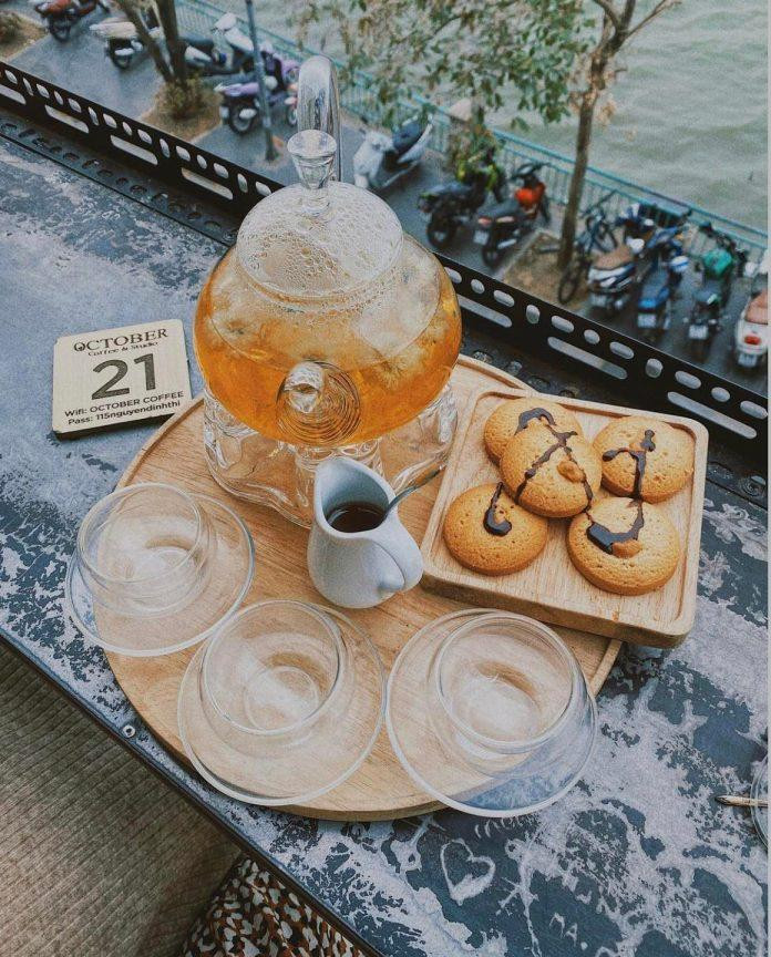 Café Tháng 10 với ánh sáng ấm áp