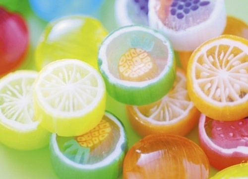 Đường không nên thêm vào sữa nóng