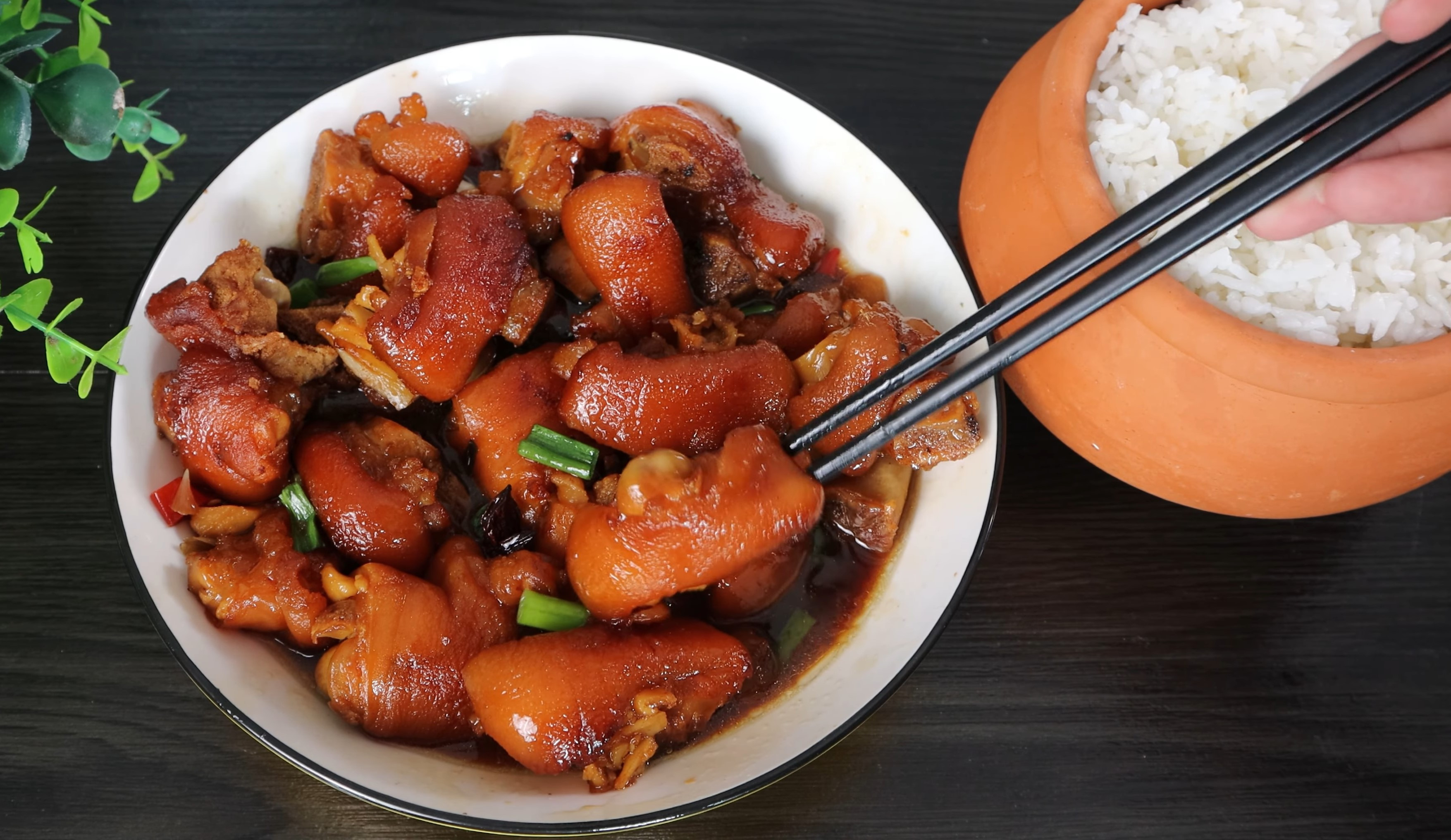 Giò heo ngâm chua ngọt, hấp dẫn và lạ miệng