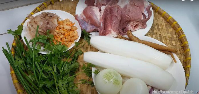 Hành tây và cải trắng trong nguyên liệu nấu hủ tiếu