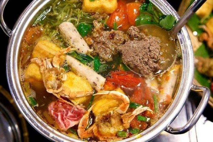 Lẩu cua đồng vàng ruộm, dậy mùi dân dã khó cưỡng