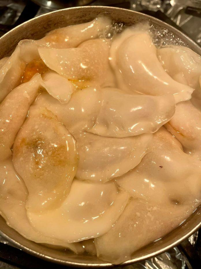 Luộc bánh bột lọc trần đúng cách
