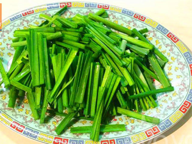 Thịt bò thái mỏng, ướp gia vị