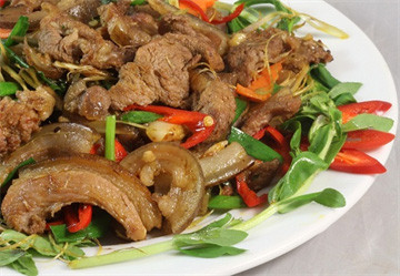 Hướng dẫn làm thịt lợn xào sả ớt thơm ngon và đơn giản