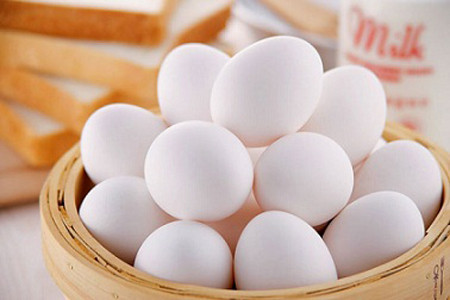 Tránh bảo quản trứng ở cánh cửa tủ lạnh để tránh trứng nhanh hỏng