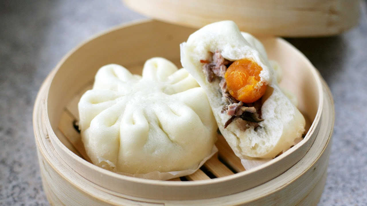 Bánh bao trứng muối biến tấu mới lạ