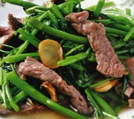 Bí quyết xào rau muống giòn ngon, giữ được màu xanh tươi