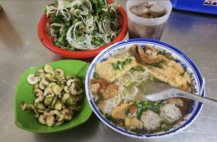 Bún sung tóp mỡ dân dã mà ngon khó cưỡng