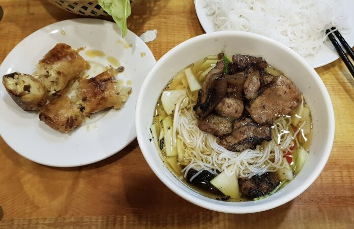 Chả lá lốt hấp dẫn tại Huyền Linh