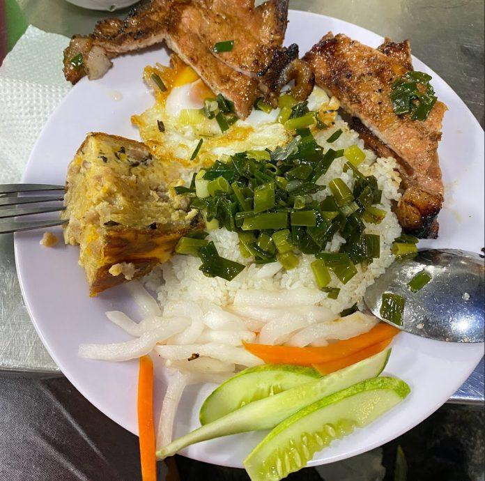 Cơm tấm sườn chả trứng của quán