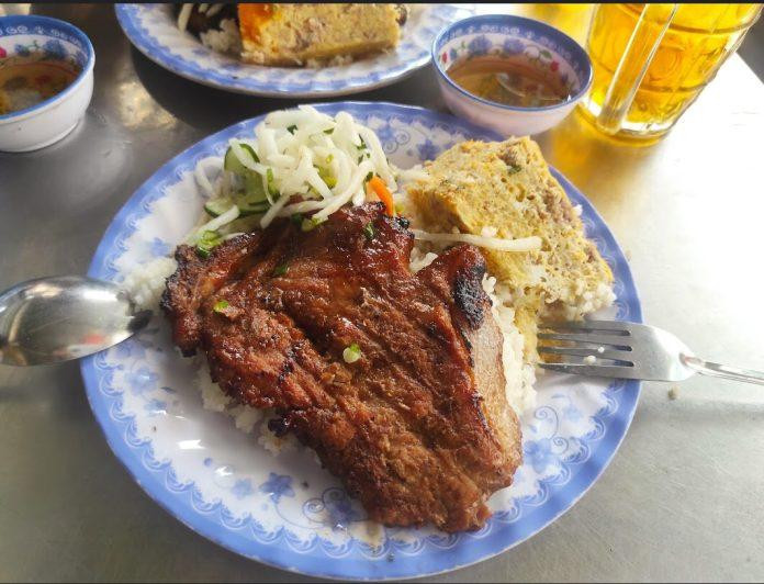 Cơm tấm sườn chả trứng siêu đầy đặn của quán
