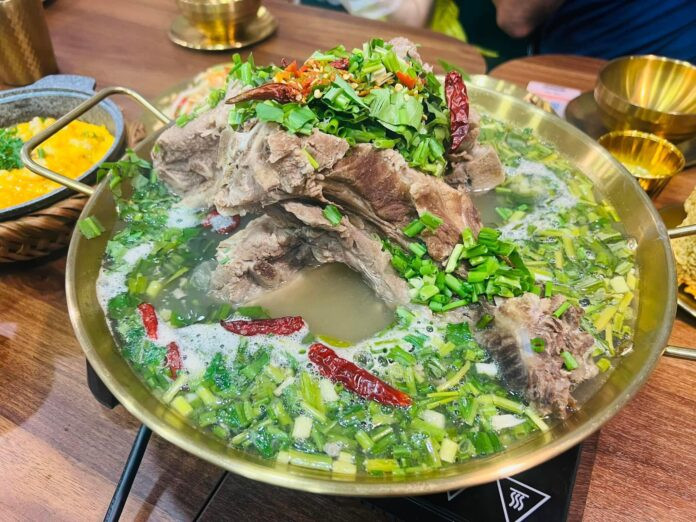Đồ ăn tại Tuxtax được nêm nếm hài hòa, trang trí bắt mắt, phù hợp nhiều khẩu vị