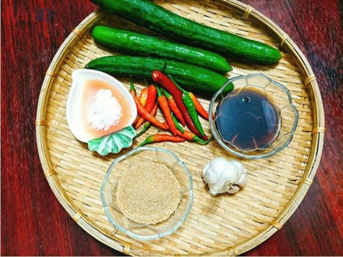 Dưa chuột muối chua nguyên trái thấm vị, tươi non