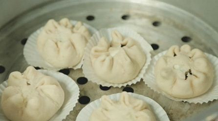 Hấp bánh bao trong xửng khi nước đã sôi