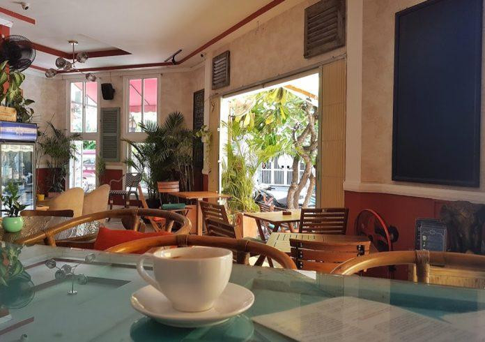 Không gian bên trong Time House Auberge &amp; Bistro