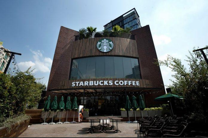 Không gian đậm chất phương Tây tại Starbucks