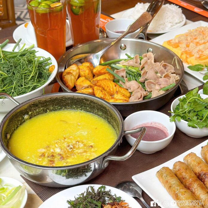 Không gian trẻ trung, hiện đại tại quán chả cá Ô Quang Chưởng – điểm đến quen thuộc của giới trẻ