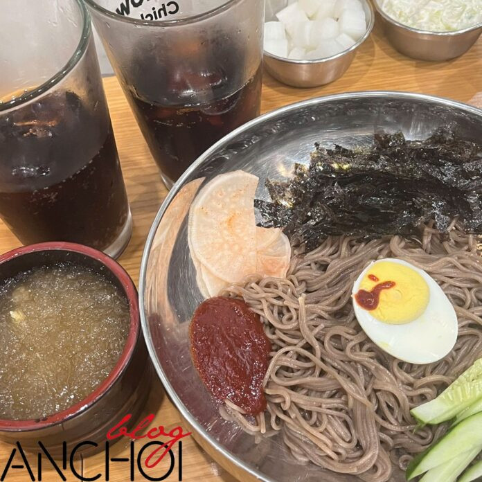 Mì lạnh và mì cay tại Nollowa mang đậm phong cách Hàn Quốc, ngon miệng và đáng thử