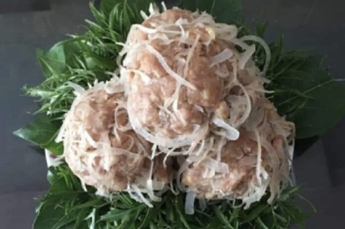 Nem nắm cuốn lá sung dậy hương vị đậm đà
