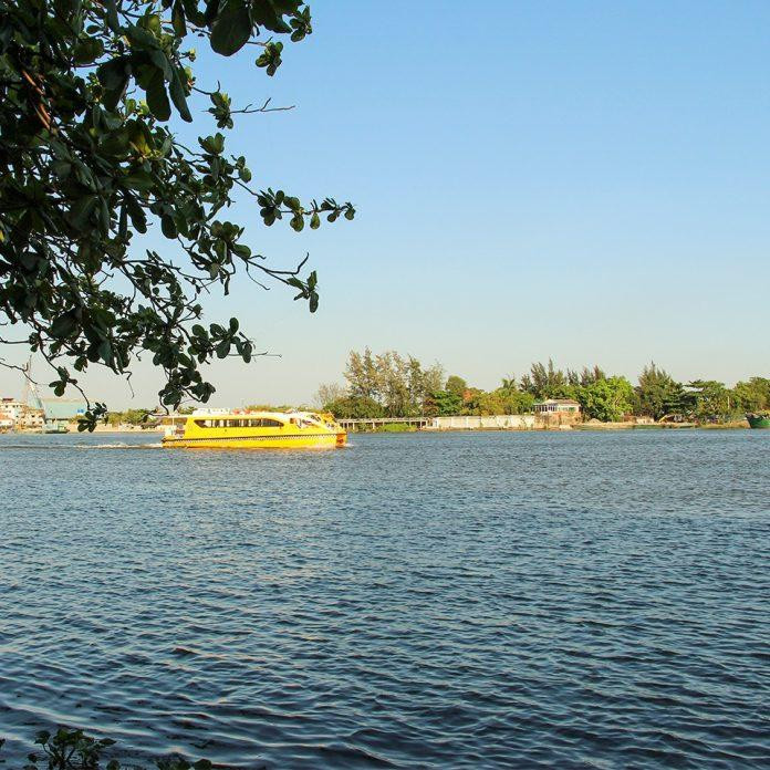 Ngắm view sông từ Mekong Quán