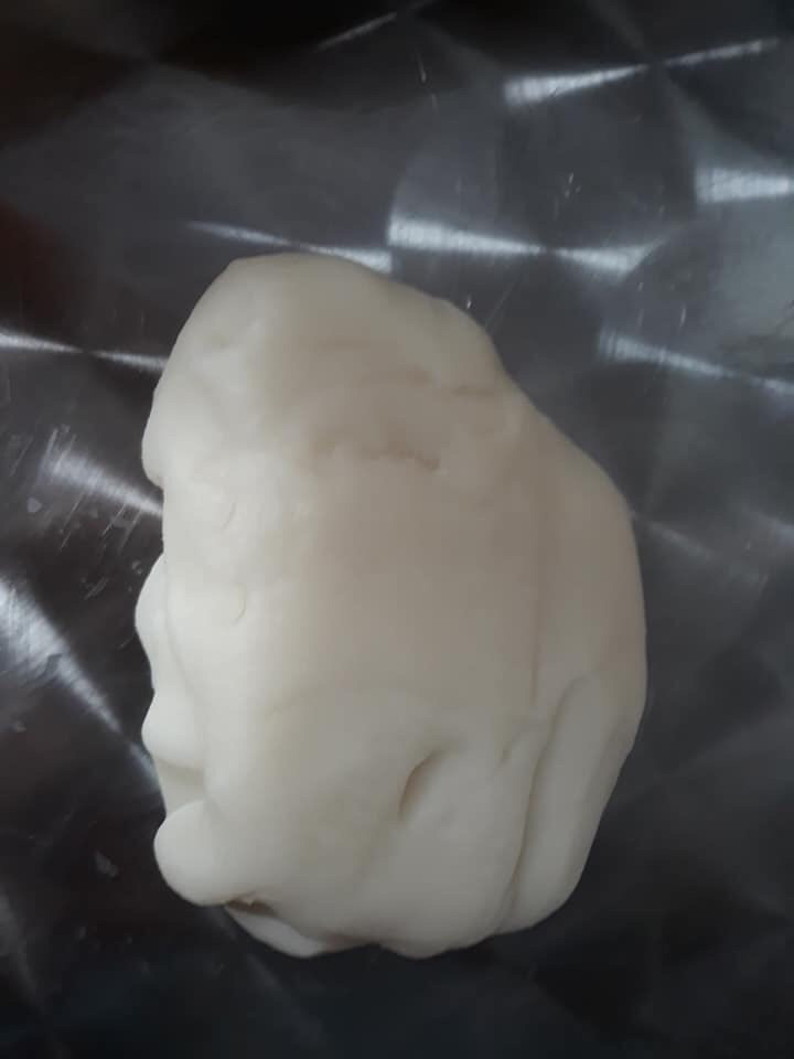Nhồi bột cho đến khi thành khối mềm, dẻo