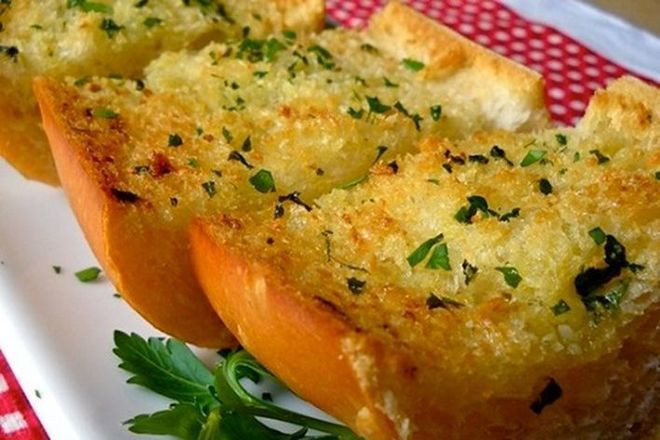 Nướng bánh mì bơ tỏi