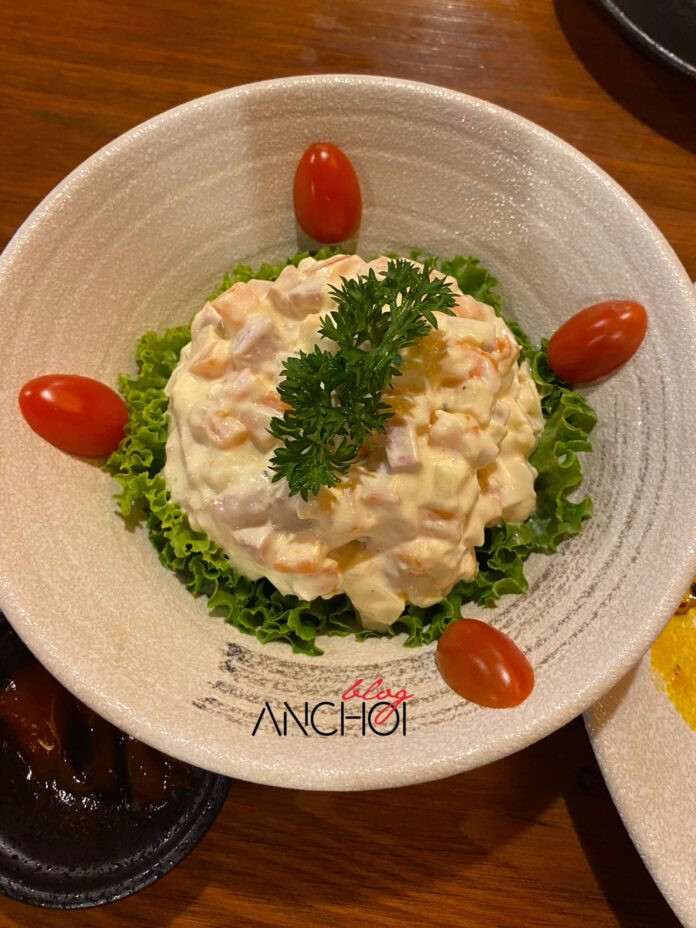 Salad Nga với sắc màu hấp dẫn và vị cân bằng