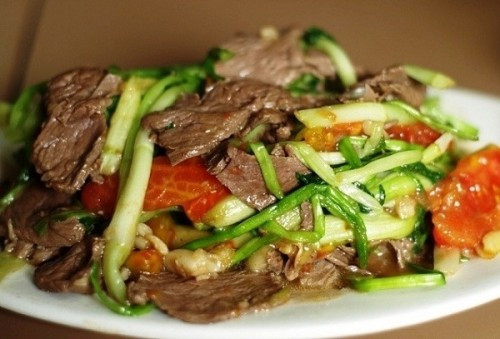 Thịt bò xào rau cần giòn ngon - 1