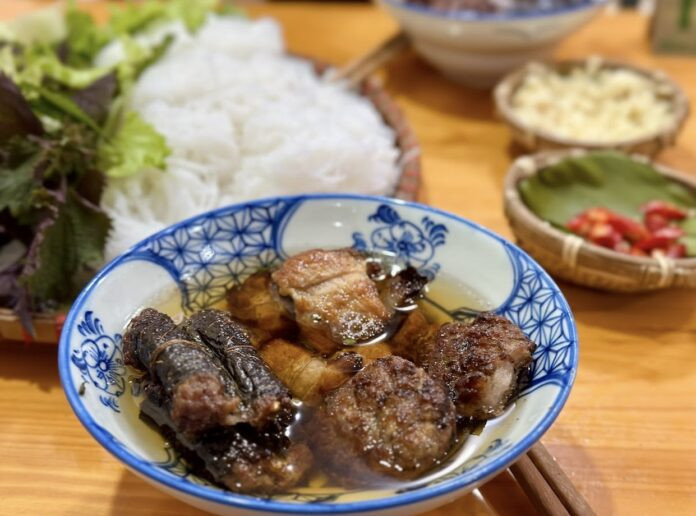 Thịt nướng bằng que tre tại Bình Chung