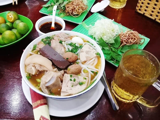 Tô bún bò Huế hấp dẫn tại An Cựu