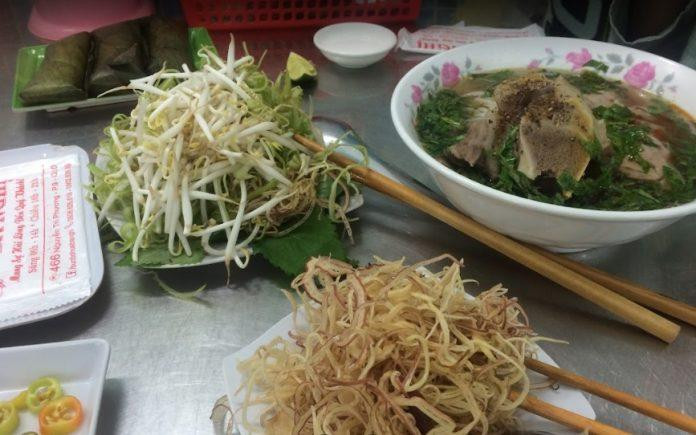 Tô bún bò thơm ngon, nước lèo đậm vị (Ảnh: Internet)