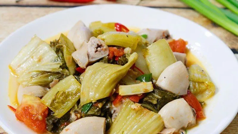 Tràng lợn xào dưa chua