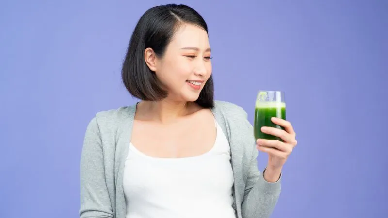 Bầu uống matcha được không?