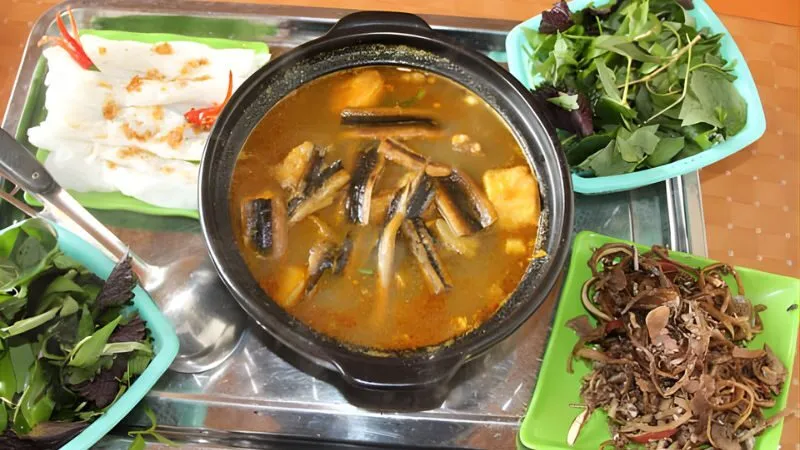 Lẩu lươn chua cay kiểu Nam Bộ