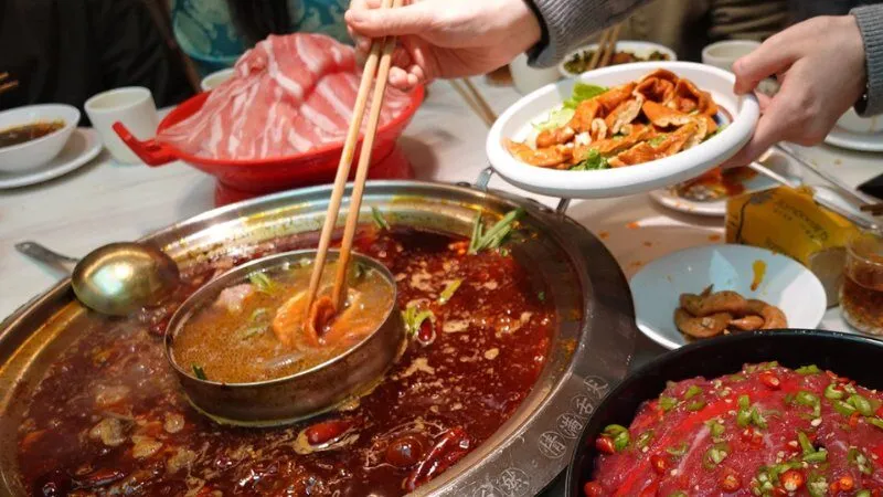 Những lưu ý khi thưởng thức lẩu thập cẩm