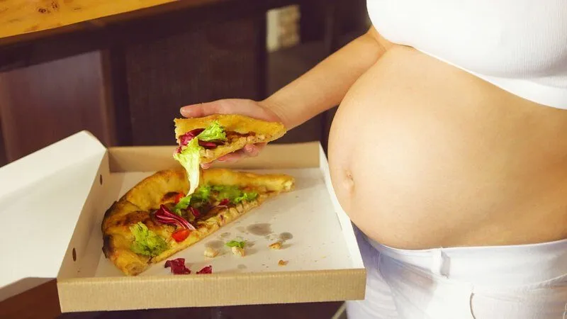 Bầu ăn pizza được không? 5 lưu ý vàng để mẹ ăn ngon, con khỏe